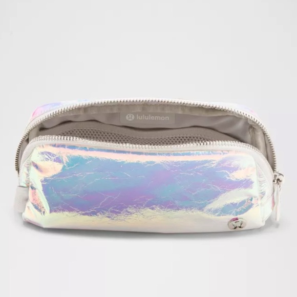 Lululemon Everywhere Belt Bag 1L Iridescent - New - Picture 2 of 3